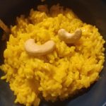 gelber Reis mit Cashews